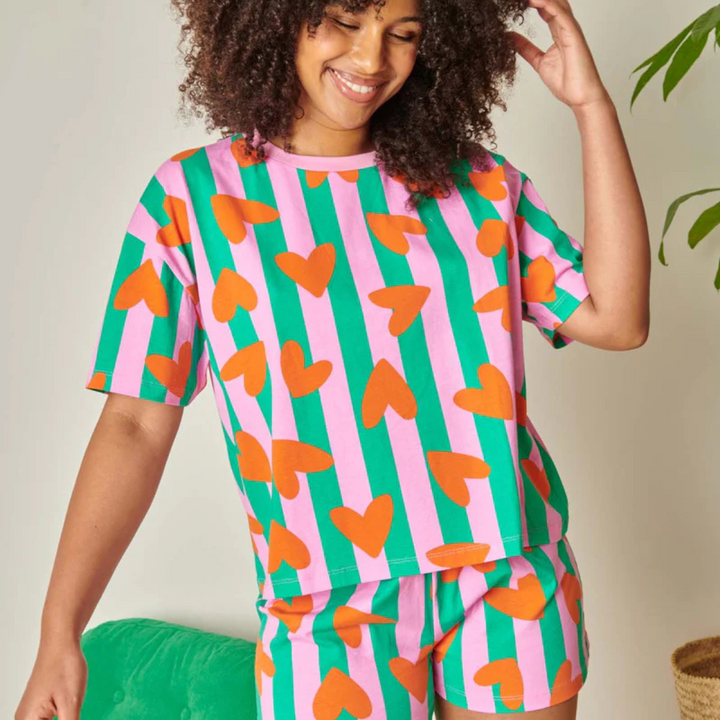 Kurzer Pyjama aus Bio-Baumwolle (Herzen Gestreift)