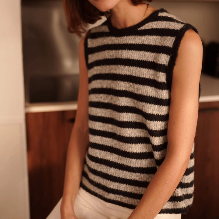 Gestreiftes Stricktop mit offenem Rücken